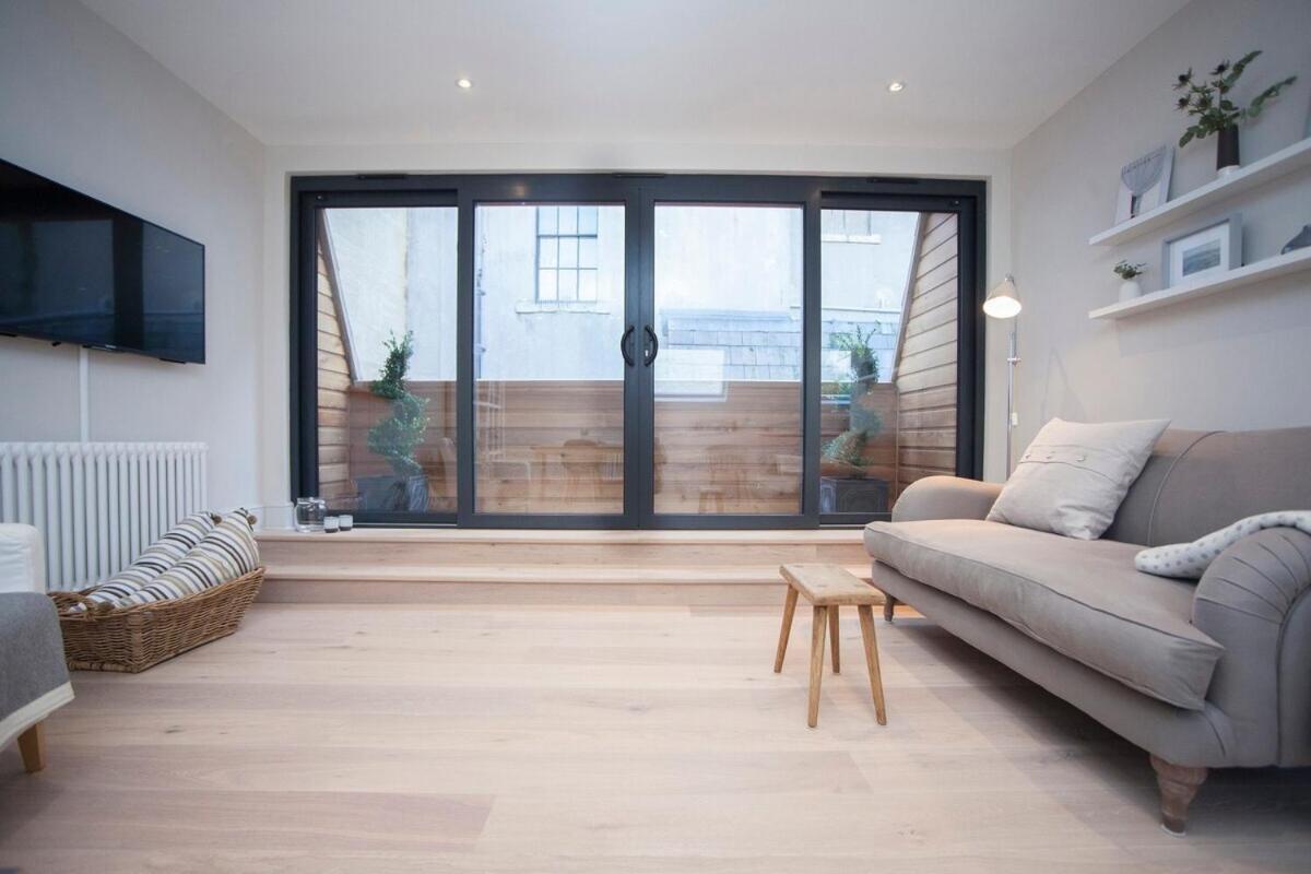 Apartment Stylish Wood Street Bath